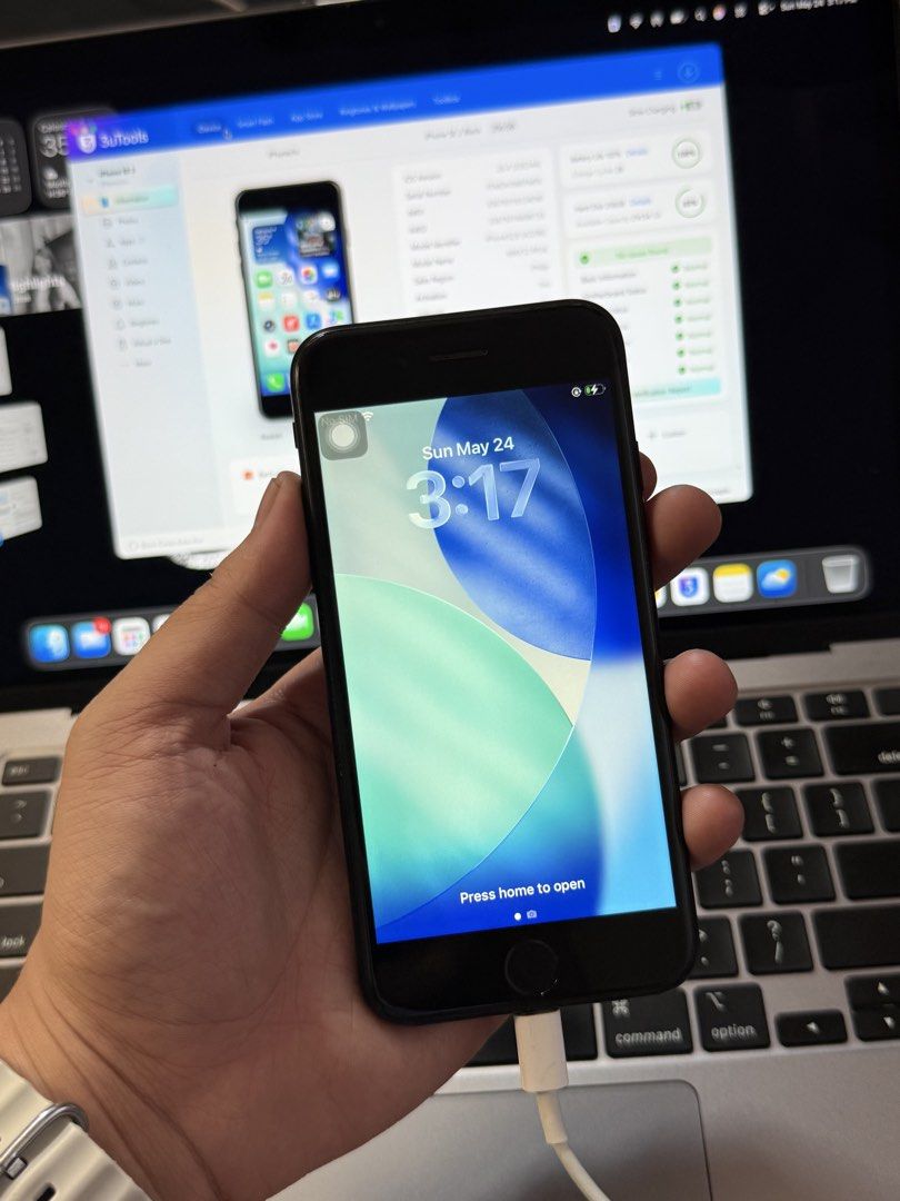 iPhone SE 2nd Generation, 256GB, PP/A, Open line (Category: iPhone SE Series) located in Caloocan City. Submitted by jeibry21 (Listing ID 1439739889, Image 2). Description: - PP/A, Local Variant - iOS 26 - No Sim Restrictions - 100% BH, Replaced (FlyCDI Brand) - Pre-owned, has sign of usage (mild dents, scratches, and etc.) Inc: Cases, Tempered Glass, and Charging Cable..