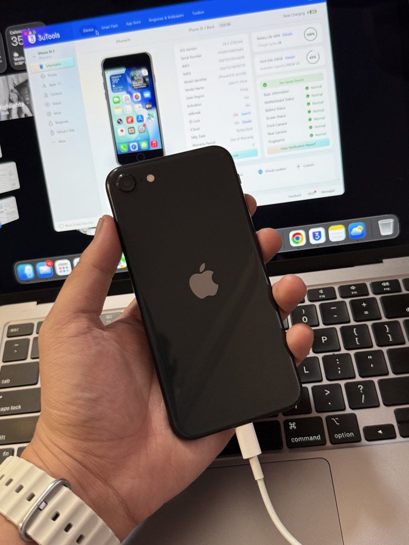 iPhone SE 2nd Generation, 256GB, PP/A, Open line (Category: iPhone SE Series) located in Caloocan City. Submitted by jeibry21 (Listing ID 1439739889, Image 1). Description: - PP/A, Local Variant - iOS 26 - No Sim Restrictions - 100% BH, Replaced (FlyCDI Brand) - Pre-owned, has sign of usage (mild dents, scratches, and etc.) Inc: Cases, Tempered Glass, and Charging Cable..