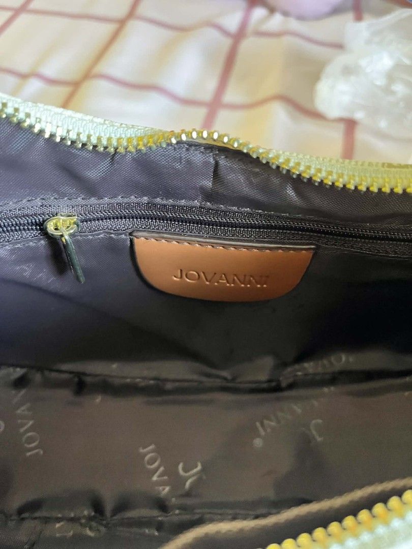 JC Jovanni Crescent Moon Bag (Category: Shoulder Bags) located in Ilagan. Submitted by samyoonmin (Listing ID 1439750414, Image 2). Description: Brand new never been used rfs: not really my type of bag mop: gcash, vank transfer mod: jnt.