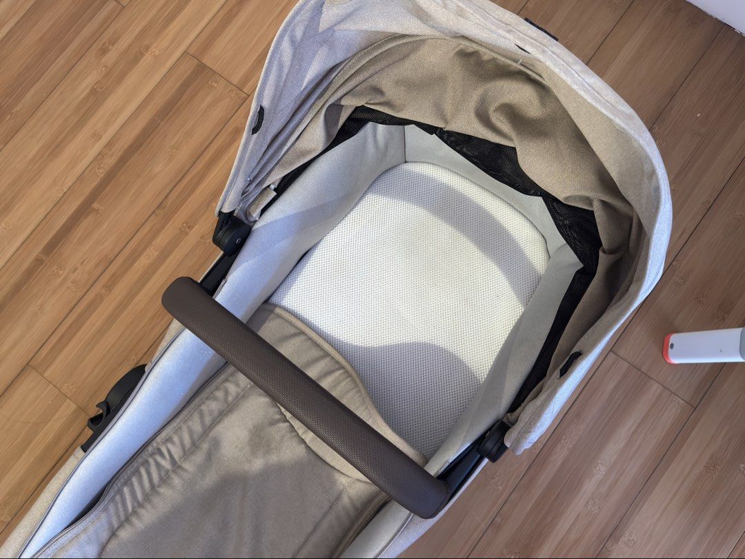 Joolz Aer Carry Cot (Category: Strollers) located in Pasig City. Submitted by rypan (Listing ID 1439610879, Image 2). Description: Very very useful for newborn to 6months (depends on baby’s weight) and helps in putting them to sleep as you go around Bought in the US Compatible with the Joolz Aer only not Joolz 2 unfortunately Please research if this would be the right one for you. This is well used but still in great condition.