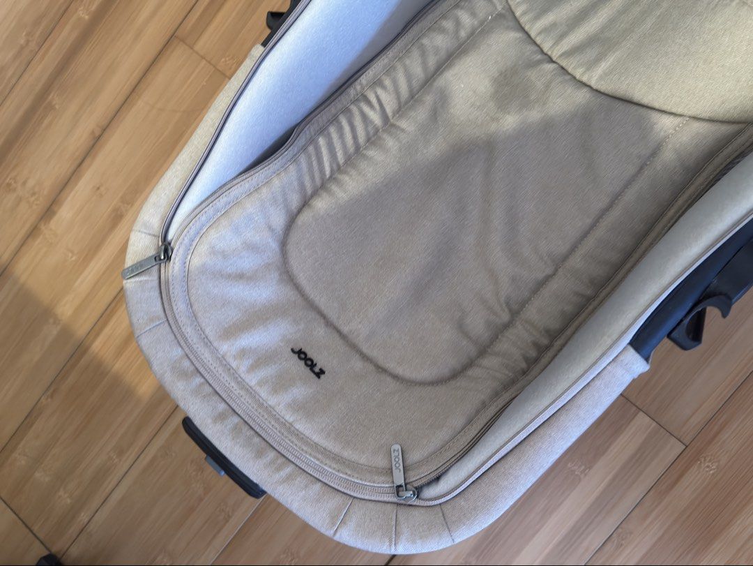 Joolz Aer Carry Cot (Category: Strollers) located in Pasig City. Submitted by rypan (Listing ID 1439610879, Image 3). Description: Very very useful for newborn to 6months (depends on baby’s weight) and helps in putting them to sleep as you go around Bought in the US Compatible with the Joolz Aer only not Joolz 2 unfortunately Please research if this would be the right one for you. This is well used but still in great condition.