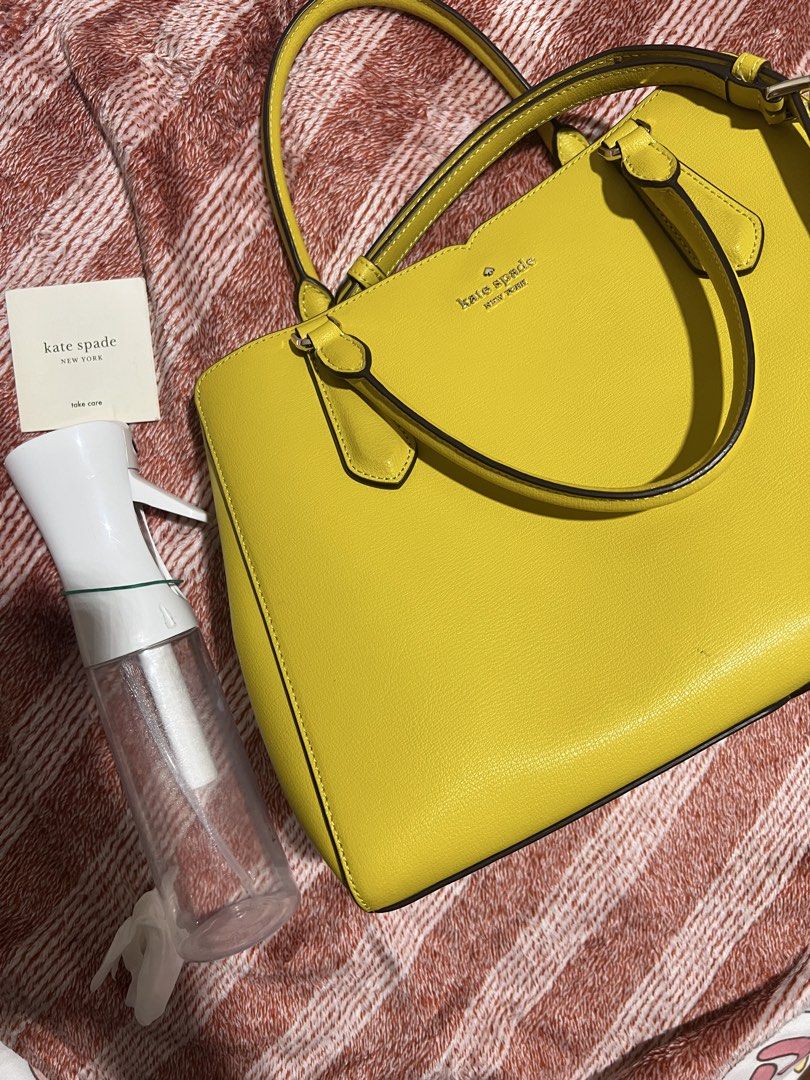 Kate spade medium cross bag (Category: Luxury Bags & Wallets) located in Manila. Submitted by mar.quin (Listing ID 1439670703, Image 1). Description: Unused Personal bag With serial tags Authentic!! Color: yellow Medium size .