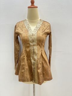 (Category: ) located in . Submitted by zr_wardrobe (Listing ID 1439718420, Image 1). Description: .