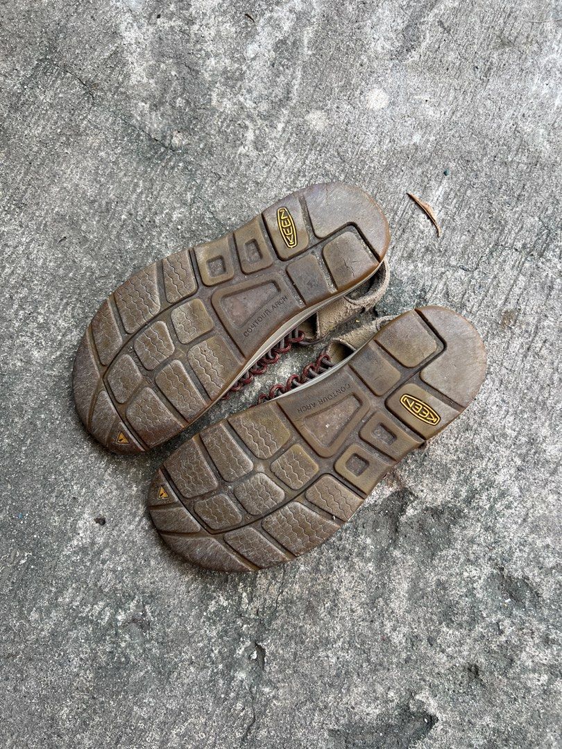 KEEN UNEEK SANDALS (Category: Slippers & Slides) located in Caloocan City. Submitted by gothrifted (Listing ID 1439665049, Image 3). Description: KEEN UNEEK SANDALS - mens US 8, euro 40.5, 26 cm - fair condition - issue: heel drag - color may vary due to lighting .