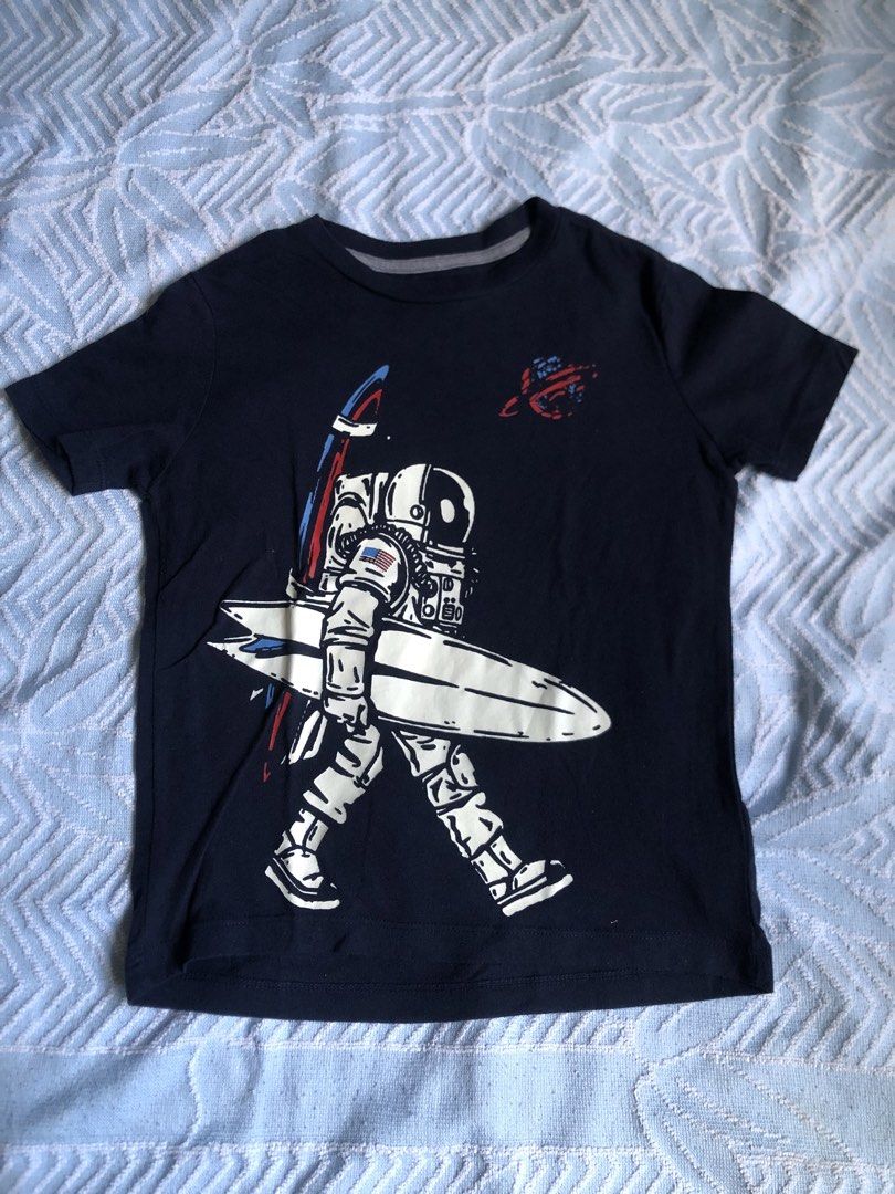 TAKE ALL Kids' Space-themed T-shirts (Category: Babies & Kids Fashion) located in Aliaga. Submitted by imang_13 (Listing ID 1439682037, Image 2). Description: ✅6-7yo ✅like new Set of three kids' t-shirts featuring space-themed designs. One shirt has a space station graphic, another shows an astronaut surfing, and the third displays a NASA logo with a space shuttle. All shirts have short sleeves and are likely made of cotton. Perfect for young spa