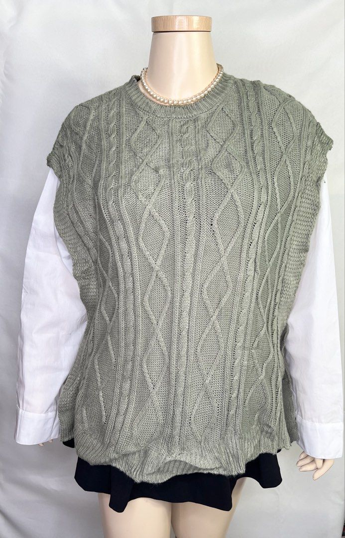 Knitted sweater white and green in (Category: Coats, Jackets and Outerwear) located in Mandaue City. Submitted by prettylangga (Listing ID 1439794600, Image 1). Description: Size : medium to large Brand : rps A60032.