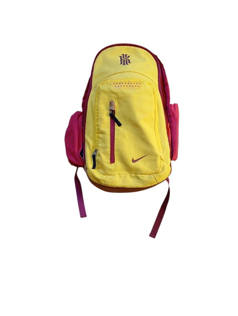 Kyrie Irving Nike Backpack (Category: Backpacks) located in Manila. Submitted by yvl.op (Listing ID 1439771788, Image 1). Description: MOP: GCASH MOD: JNT/LALAMOVE ISSUE: MAIN ZIPPER DON'T WORK ANYMORE DM FOR MORE INFO PRICE IS STILL NEGOTIABLE +SF.