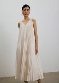 (Category: ) located in . Submitted by FashionGarage (Listing ID 1439764026, Image 1). Description: .