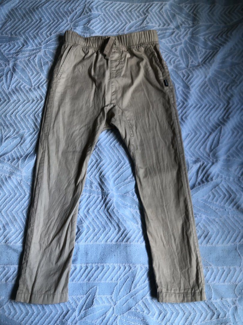 bonds (Category: Babies & Kids Fashion) located in Aliaga. Submitted by imang_13 (Listing ID 1439683750, Image 1). Description: ✅5-6yo likenew.
