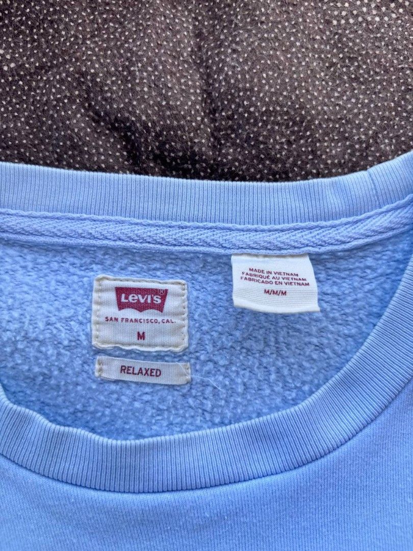 Levi's Relaxed Crewneck Sweatshirt - Medium (Category: Coats, Jackets and Outerwear) located in Caloocan City. Submitted by wreps (Listing ID 1439615373, Image 2). Description: - Levi's crewneck sweatshirt - Light blue color - Size: Medium (M) - Relaxed fit - Features Levi's logo on chest - Includes small red Levi's tag - Made in Vietnam.