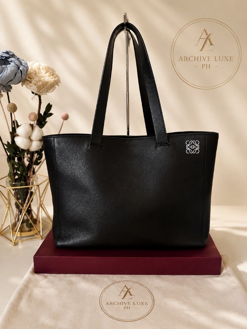 Loewe East west Shopper Tote (Category: Luxury Bags & Wallets) located in Quezon City. Submitted by the_archive_luxe_ph (Listing ID 1439638954, Image 1). Description: Understated everyday luxury from L0ewe’s minimalist era Model: L0ewe East West Shopper Tote Year: ~2016–2021 Material: Soft grained calfskin leather Color: Black Condition: 9.5/10 Excellent (A) Minimalist luxury everyday tote / work tote Approximate Dimensions Dimensions: Length: ~3