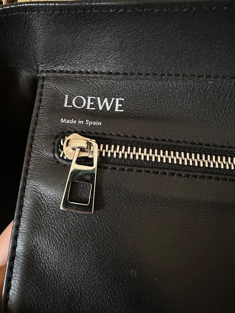 Loewe East west Shopper Tote (Category: Luxury Bags & Wallets) located in Quezon City. Submitted by the_archive_luxe_ph (Listing ID 1439638954, Image 3). Description: Understated everyday luxury from L0ewe’s minimalist era Model: L0ewe East West Shopper Tote Year: ~2016–2021 Material: Soft grained calfskin leather Color: Black Condition: 9.5/10 Excellent (A) Minimalist luxury everyday tote / work tote Approximate Dimensions Dimensions: Length: ~3