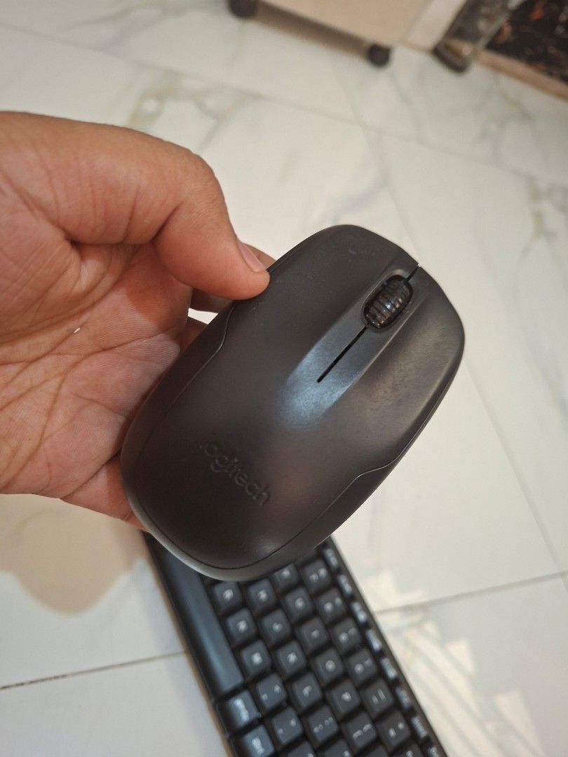 Logitech Mk220 Wireless Mouse and Keyboard (Category: Computer Keyboard) located in Quezon City. Submitted by jayceemart (Listing ID 1439719898, Image 3). Description: 1.8k bnew price. now selling for 1k only almost new.