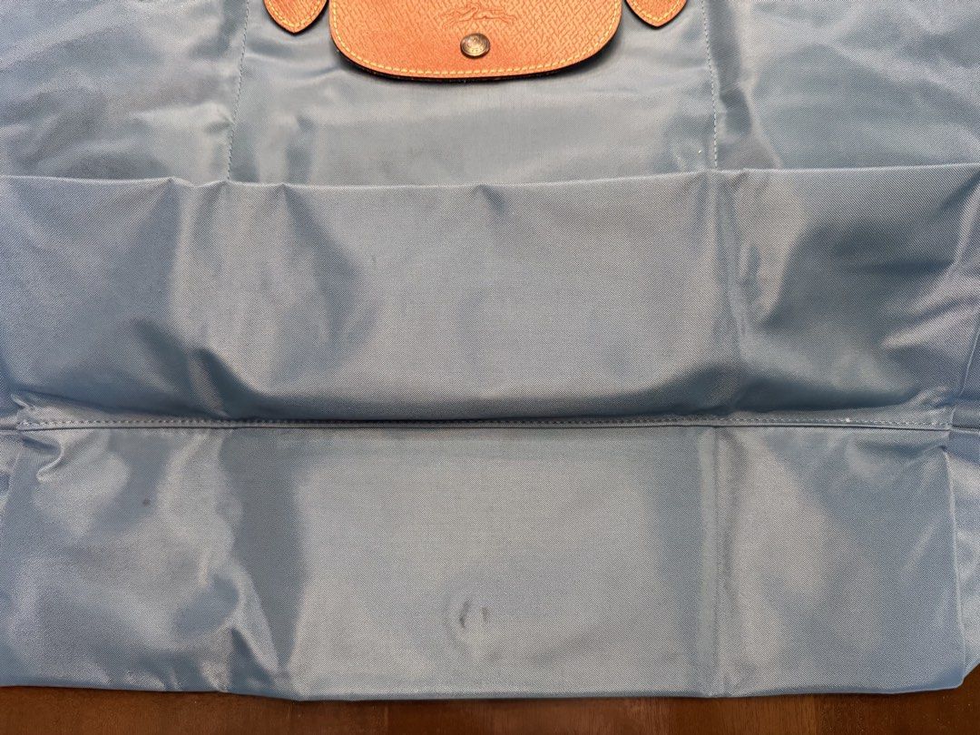 Longchamp Le Pliage Expandable Travel Bag (Category: Luxury Bags & Wallets) located in Mandaluyong City. Submitted by marshy (Listing ID 1439784561, Image 3). Description: 💯% authentic. Please refer to photo for minor flaws. Strap no longer available. .