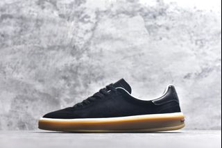 (Category: ) located in . Submitted by Outlet.Sneakers (Listing ID 1439629391, Image 1). Description: .