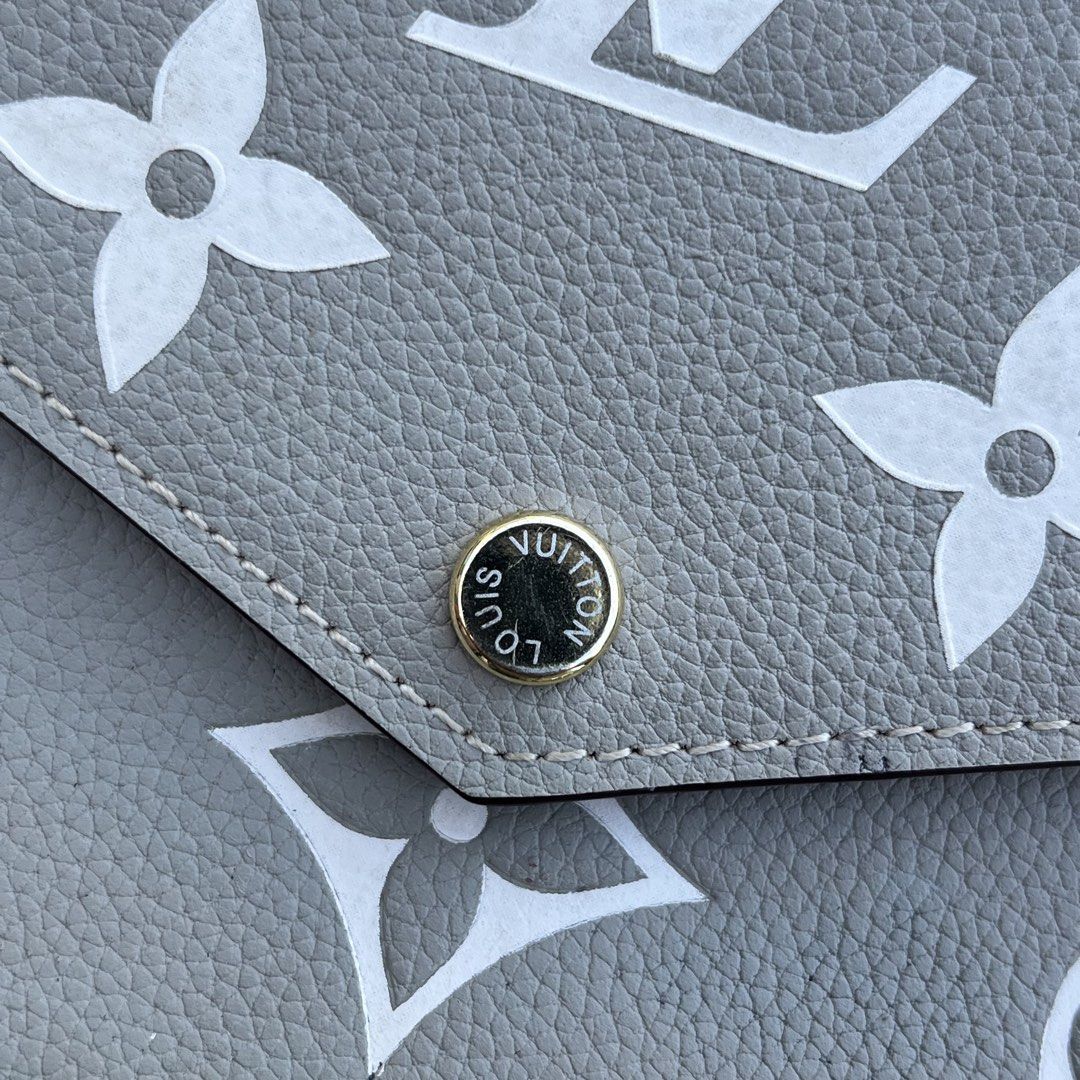 Louis Vuitton Multi Pochette Accessoires (Category: Luxury Bags & Wallets) located in Cavite. Submitted by pickednthrift64 (Listing ID 1439751853, Image 2). Description: - Louis Vuitton Multi Pochette Accessoires - Gray and white monogram design - Gold chain strap - Snap closure - Interior label: "LOUIS VUITTON PARIS made in France" - Date code: AR2200.