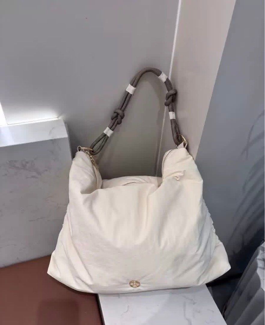 lululemon 16L. waterproof onhand sale (Category: Tote Bags) located in Manila. Submitted by lon.ph (Listing ID 1439780922, Image 3). Description: payment 1st policy actual po posted .