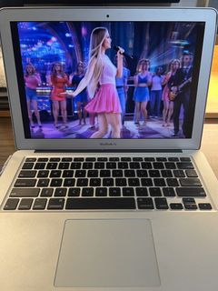 MacBook Air A1369467780869586298880