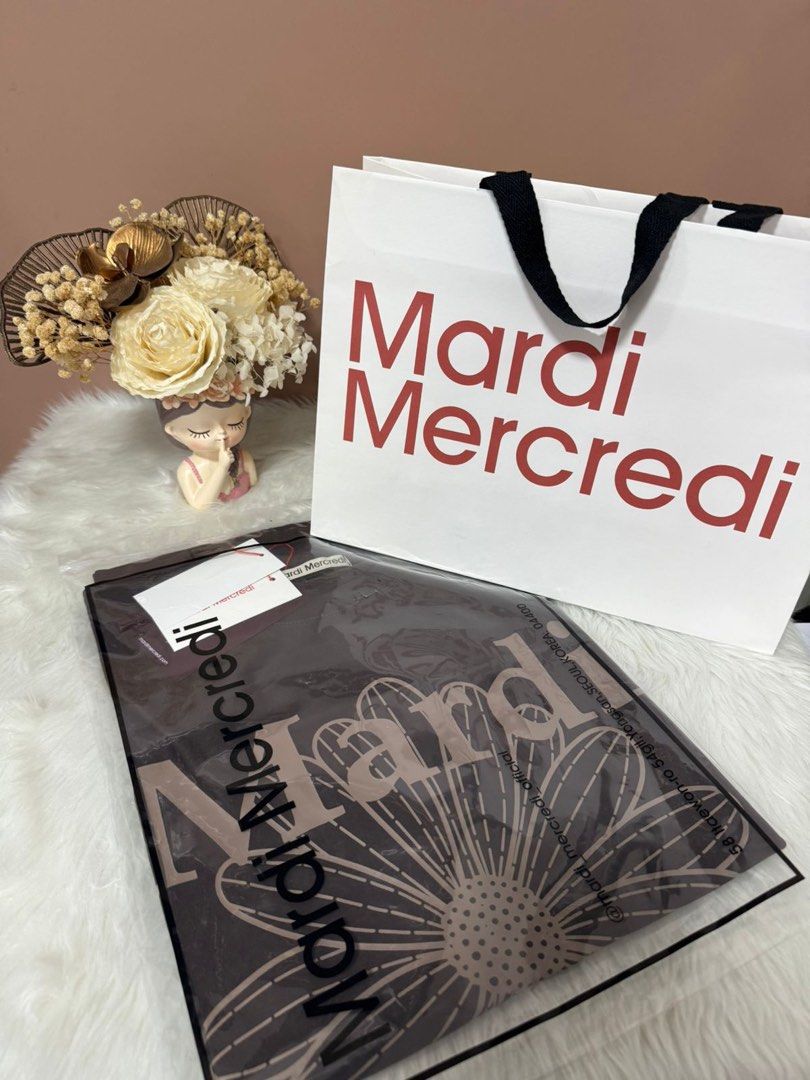 Mardi flower in brown taupe (Category: Shirts) located in Santa Maria. Submitted by lovetoshop.ph (Listing ID 1439640937, Image 1). Description: Free size.