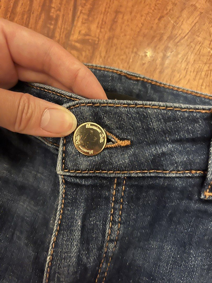 Massimo Dutti Denim Jeans (Category: Jeans) located in San Juan City. Submitted by c_declutters (Listing ID 1439652229, Image 2). Description: Buttons have slight imperfections from use but overall the jeans are in really good condition 😊.