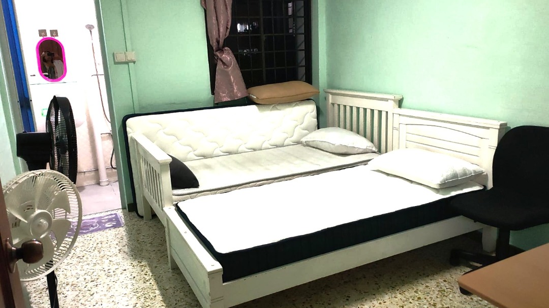 (Category: ) located in . Submitted by your_rental_specialist (Listing ID 1439625919, Image 1). Description: .