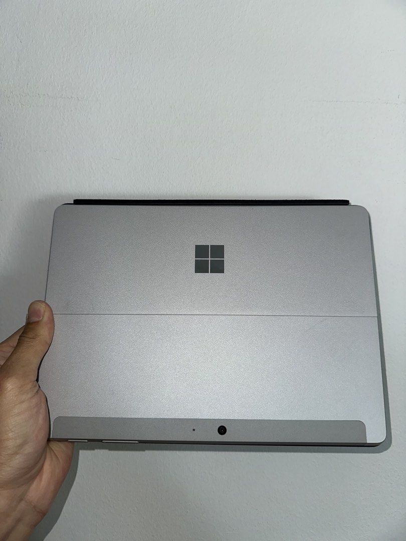 Microsoft Surface Go 2 with accessories463271587994685442