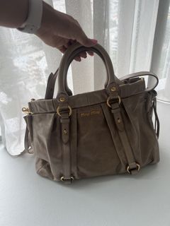 (Category: ) located in . Submitted by ohmydiorcloset (Listing ID 1439655658, Image 1). Description: .