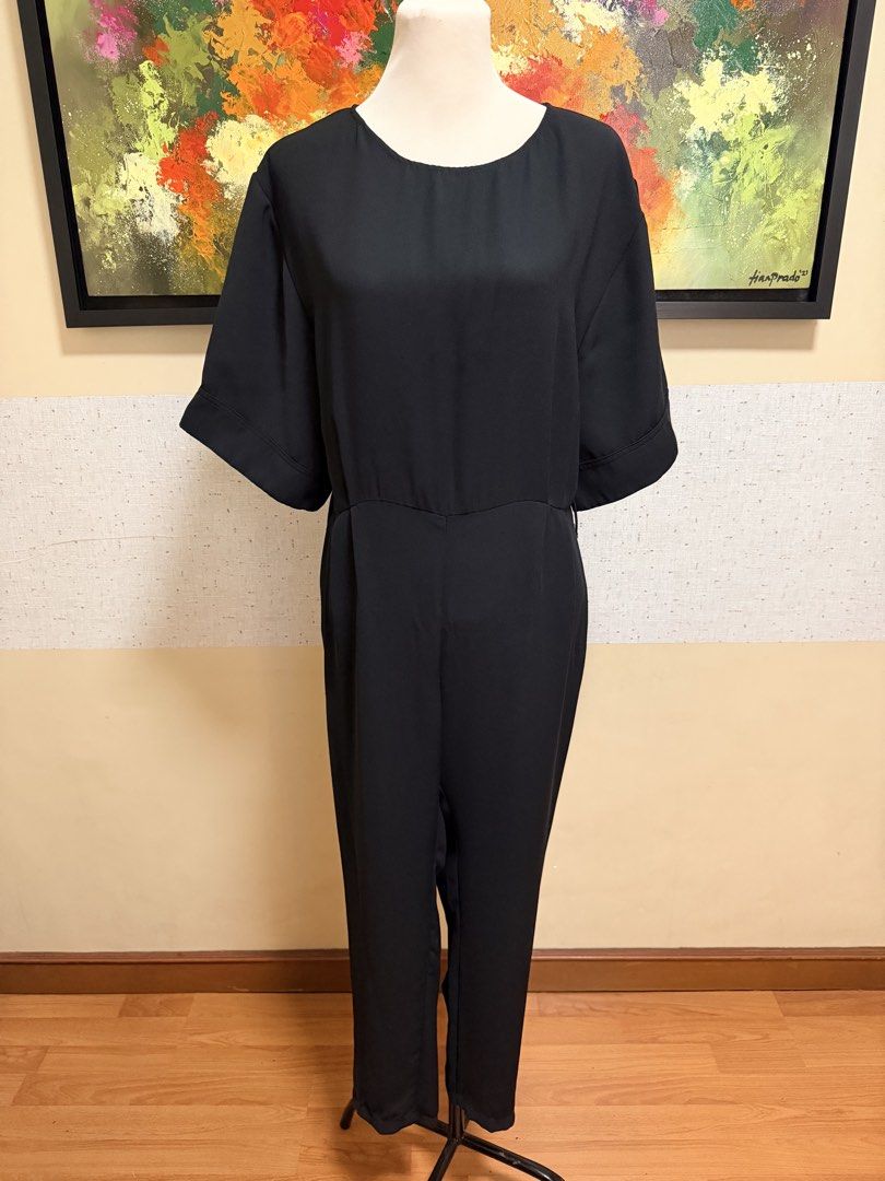 MNG Black romper (Category: Rompers) located in Muntinlupa City. Submitted by gap0710 (Listing ID 1439667206, Image 1). Description: Mango dress romper w/ semi backless design. Ideal for formal or dinner events. In excellent condition. Size small but can fit medium body frame. .