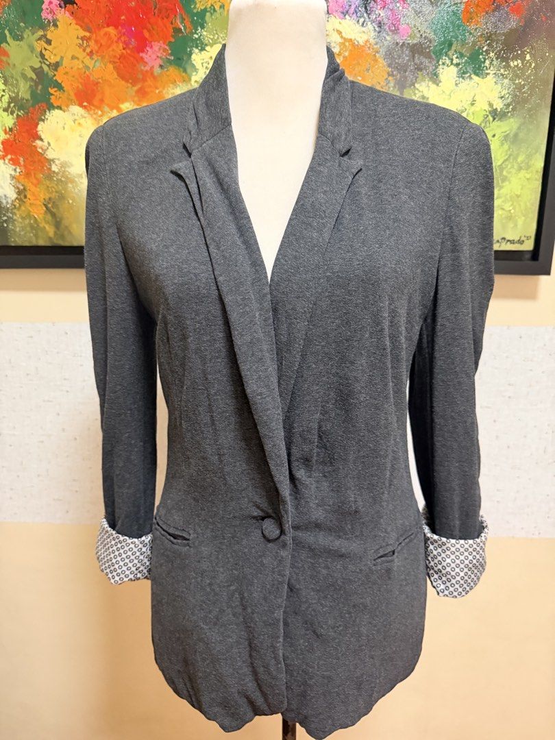 MNG ladies blazer (Category: Others Tops) located in Muntinlupa City. Submitted by gap0710 (Listing ID 1439704384, Image 2). Description: MNG ladies blazer with polka dots lining on sleeves when folded. In very good condition. size small but can also fit medium frame. .