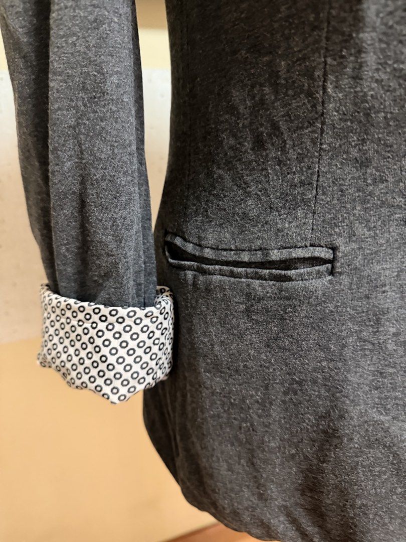MNG ladies blazer (Category: Others Tops) located in Muntinlupa City. Submitted by gap0710 (Listing ID 1439704384, Image 3). Description: MNG ladies blazer with polka dots lining on sleeves when folded. In very good condition. size small but can also fit medium frame. .