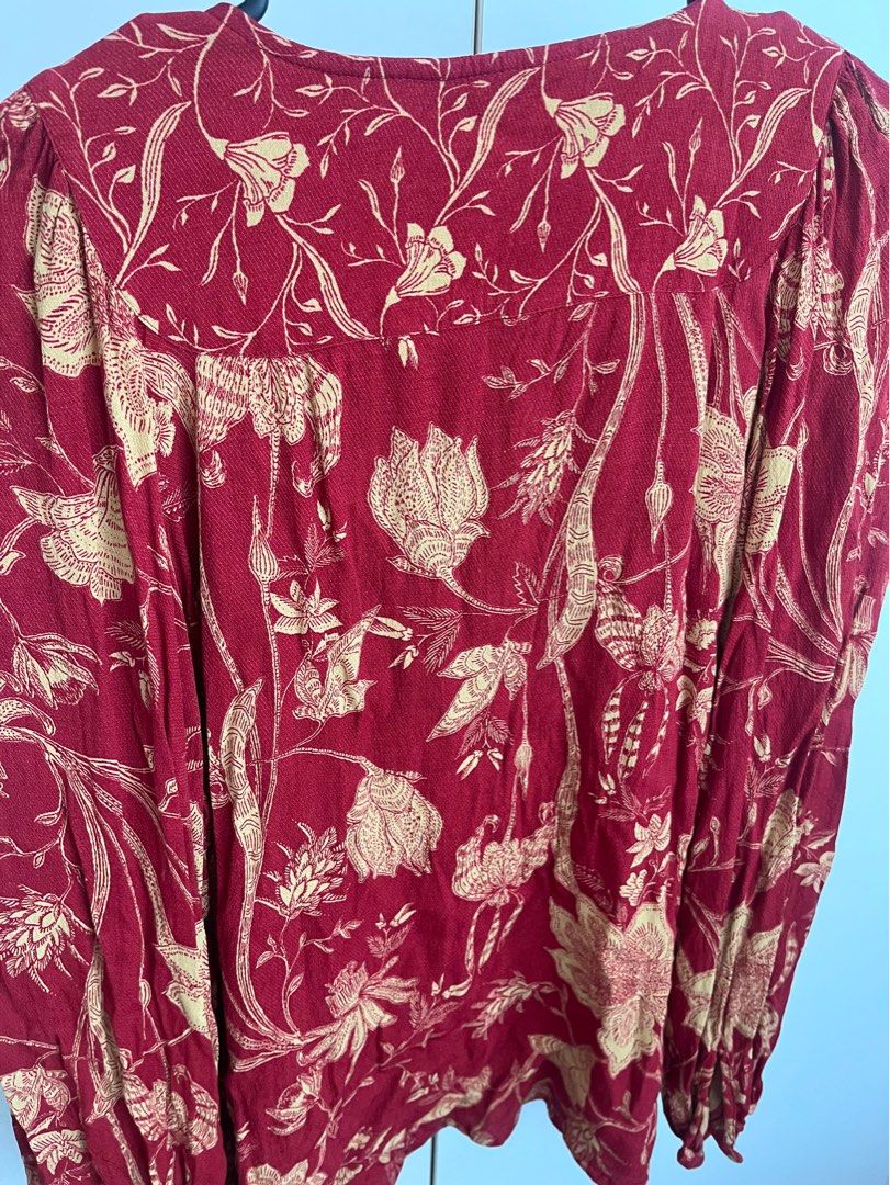 M&S Collection Floral Blouse (Category: Blouses) located in Makati City. Submitted by loveeph (Listing ID 1439630462, Image 2). Description: - M&S Collection blouse - Beautiful floral print in burgundy and gold, pintuck design, boho-style - Size: 14 - Features long sleeves - Round neckline with pleat detailing and buttons - Made in India No damage /issues Bought in Glorietta Makati branch RFS: Decluttering Mode of payment: Gcash or BPI transfer S