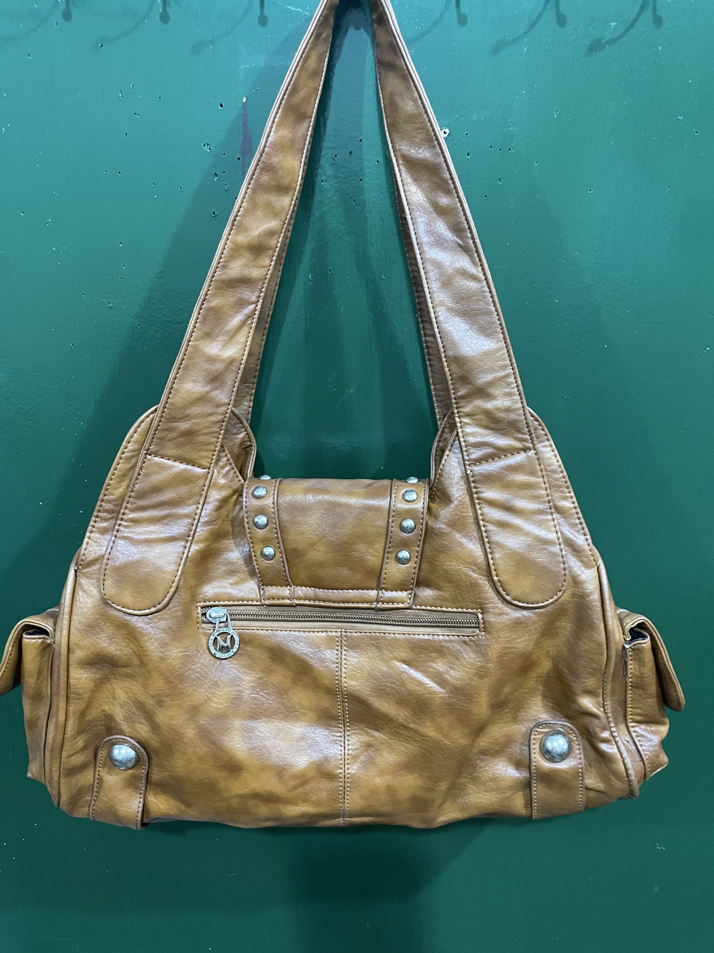 Nicole Miller shoulder bag (Category: Shoulder Bags) located in Manila. Submitted by klebpreloved (Listing ID 1439805727, Image 2). Description: .