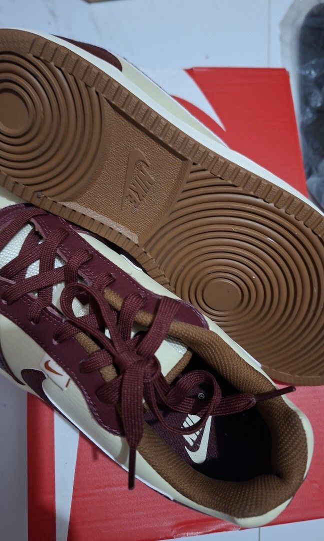 NIKE EBERNON LOW PREM (Category: Sneakers) located in Manila. Submitted by mm.mjmi11 (Listing ID 1439736824, Image 2). Description: (Bought it for 4k) Brand New! 8.5 US 7.5 UK 40 BR 26.5 CM 42 EUR.