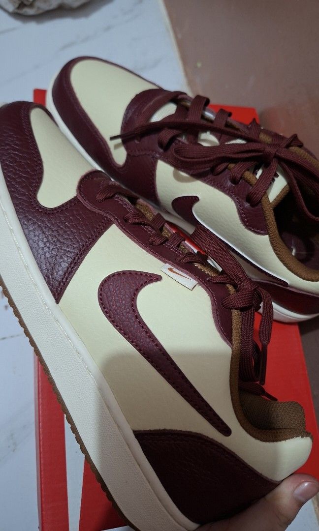 NIKE EBERNON LOW PREM (Category: Sneakers) located in Manila. Submitted by mm.mjmi11 (Listing ID 1439736824, Image 1). Description: (Bought it for 4k) Brand New! 8.5 US 7.5 UK 40 BR 26.5 CM 42 EUR.