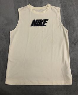 (Category: ) located in . Submitted by go.thriftandtrends (Listing ID 1439645401, Image 1). Description: .