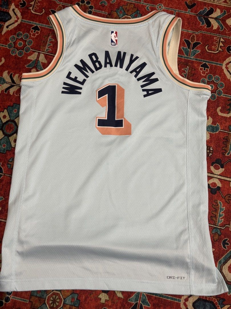 Nike Spurs 1 Jersey Shirt (Category: Activewear) located in Makati City. Submitted by joshcoops (Listing ID 1439796868, Image 2). Description: Bought in Foot Locker SG Authentic No issue, great condition S on tag L26 W19 in Fixed price: P1500 Legazpi Makati.