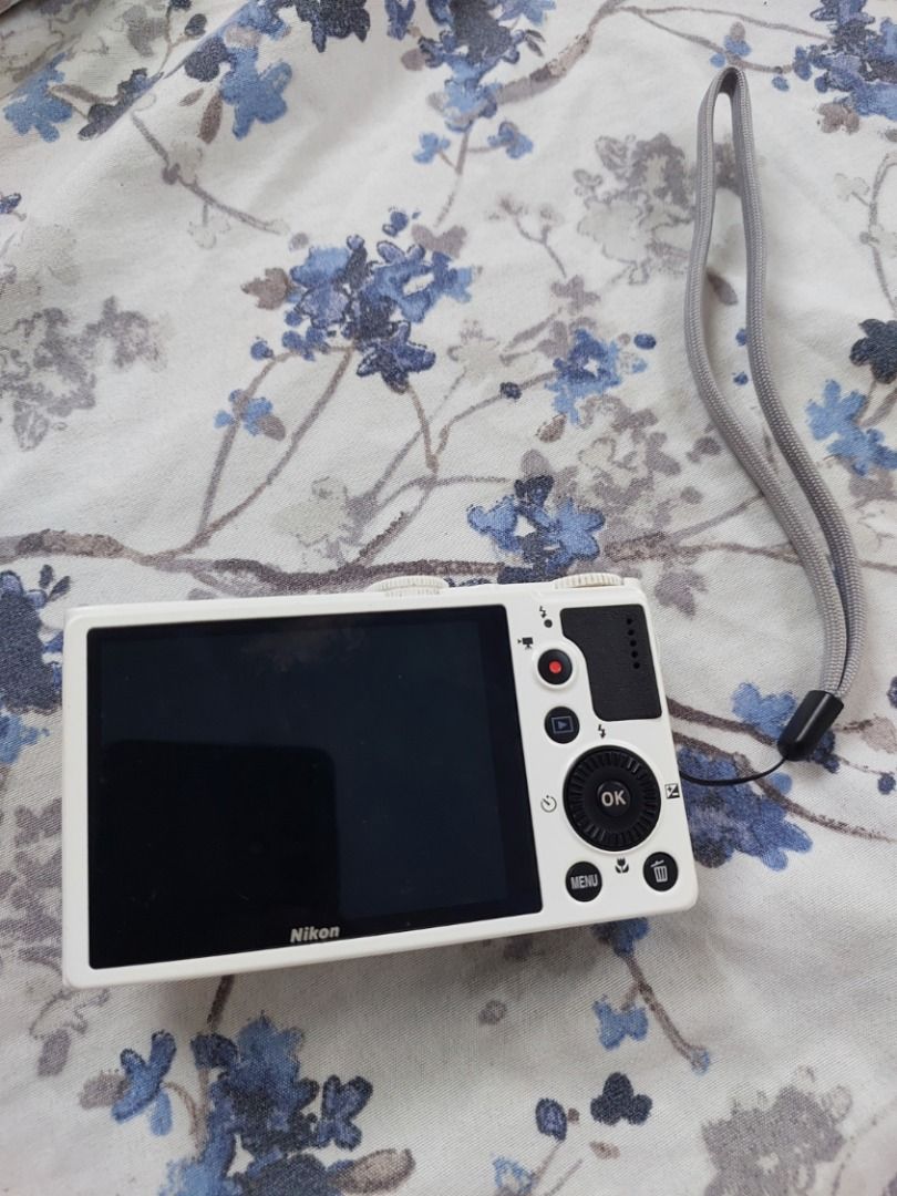 STILL AVAILABLE! Nikon Coolpix P310 (Category: Cameras) located in Baybay. Submitted by joanpatz (Listing ID 1439801335, Image 2). Description: - Nikon COOLPIX P310 - 16.1 megapixels - 4.2x wide optical zoom - Full HD movie recording -has manual mode - Bright f/1.8 lens - flash working - Color: White ISSUES! -has overexposure issues (pls see sample pics) - minor vignette - laggy (bc I don't really use it) but functional zoom INCLUSIONS: wrist str