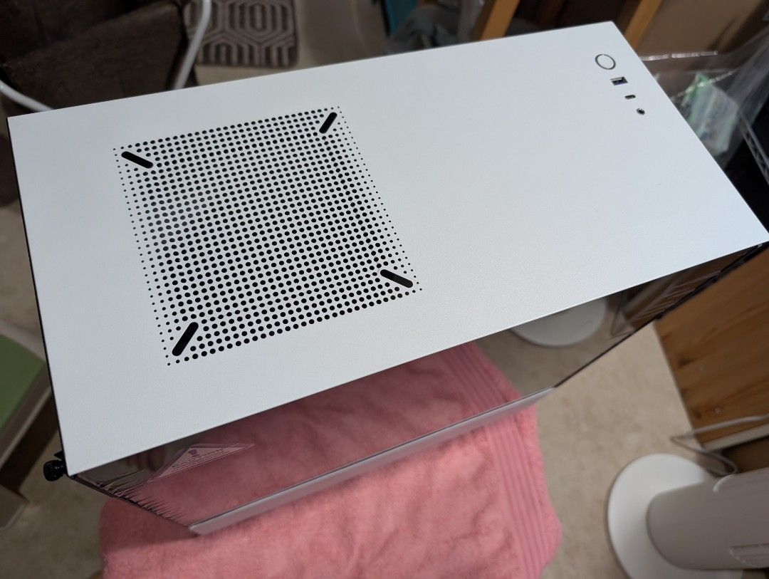 NZXT H510 Flow White PC Case463288392126965761
