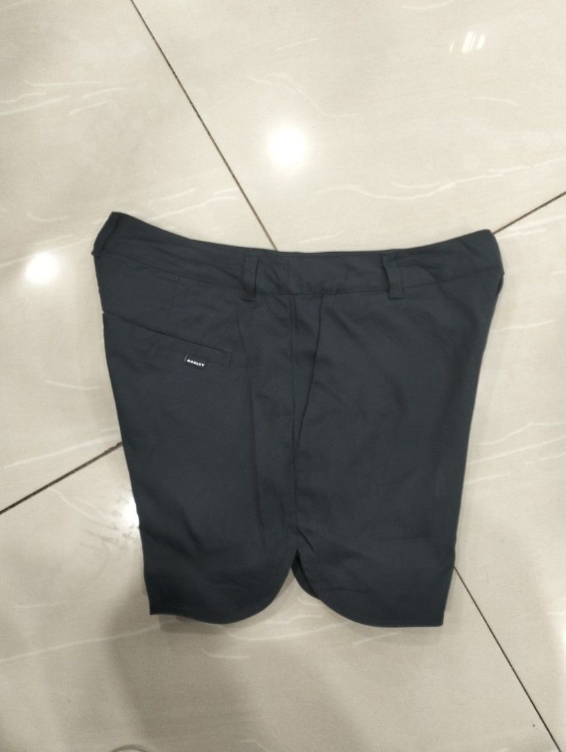 Oakley (Category: Shorts) located in San Carlos City. Submitted by guioverlua72920 (Listing ID 1439679183, Image 3). Description: Oakley (women's Short).