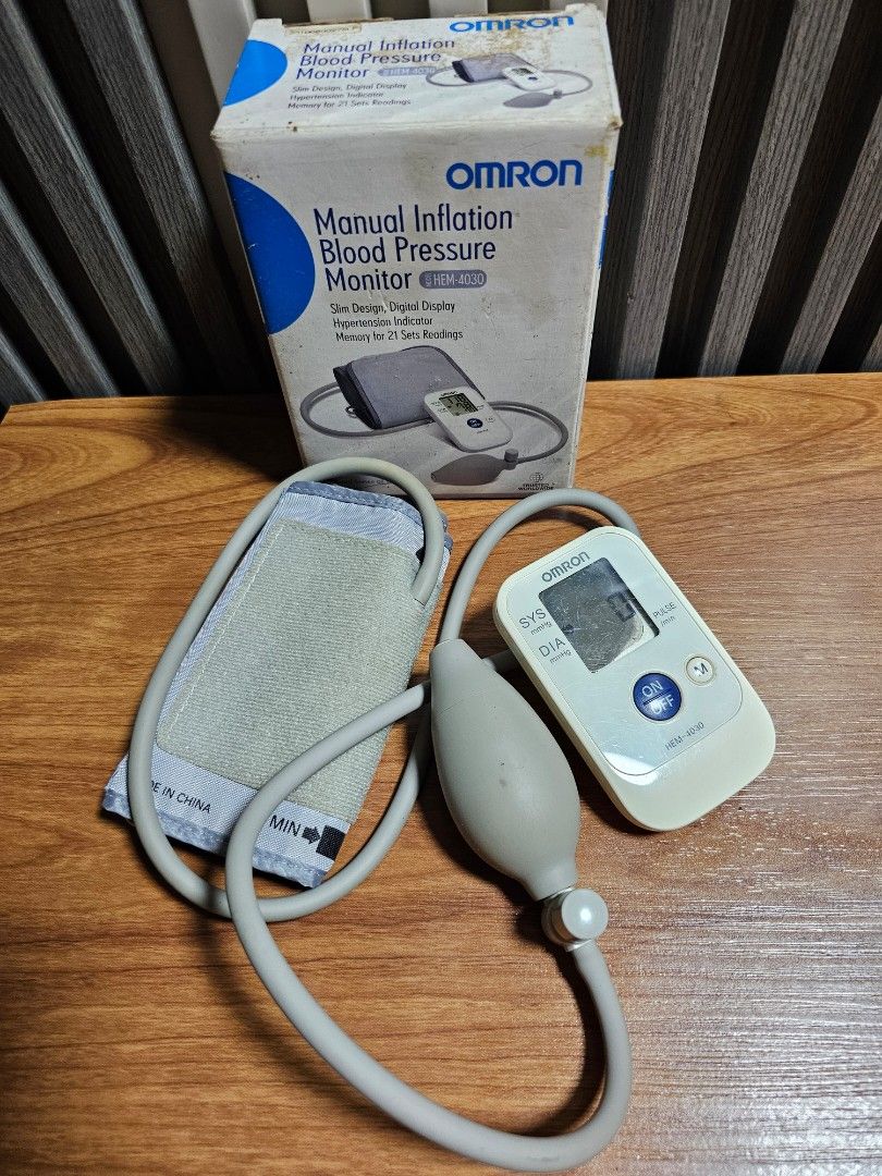 Omron Manual Inflation Blood Pressure Monitor HEM-4030 (Category: Health Monitors & Weighing Scales) located in Manila. Submitted by mamaloverakkie (Listing ID 1439680476, Image 2). Description: ISSUE: Nagbleed po yung sa LCD nya po pero makikita pa din naman po yung result po batt operated po siya 2pcs. AAA - Omron HEM-4030 Blood Pressure Monitor - Includes monitor, cuff, and inflation bulb - Features an LCD screen - Displays systolic and diasto