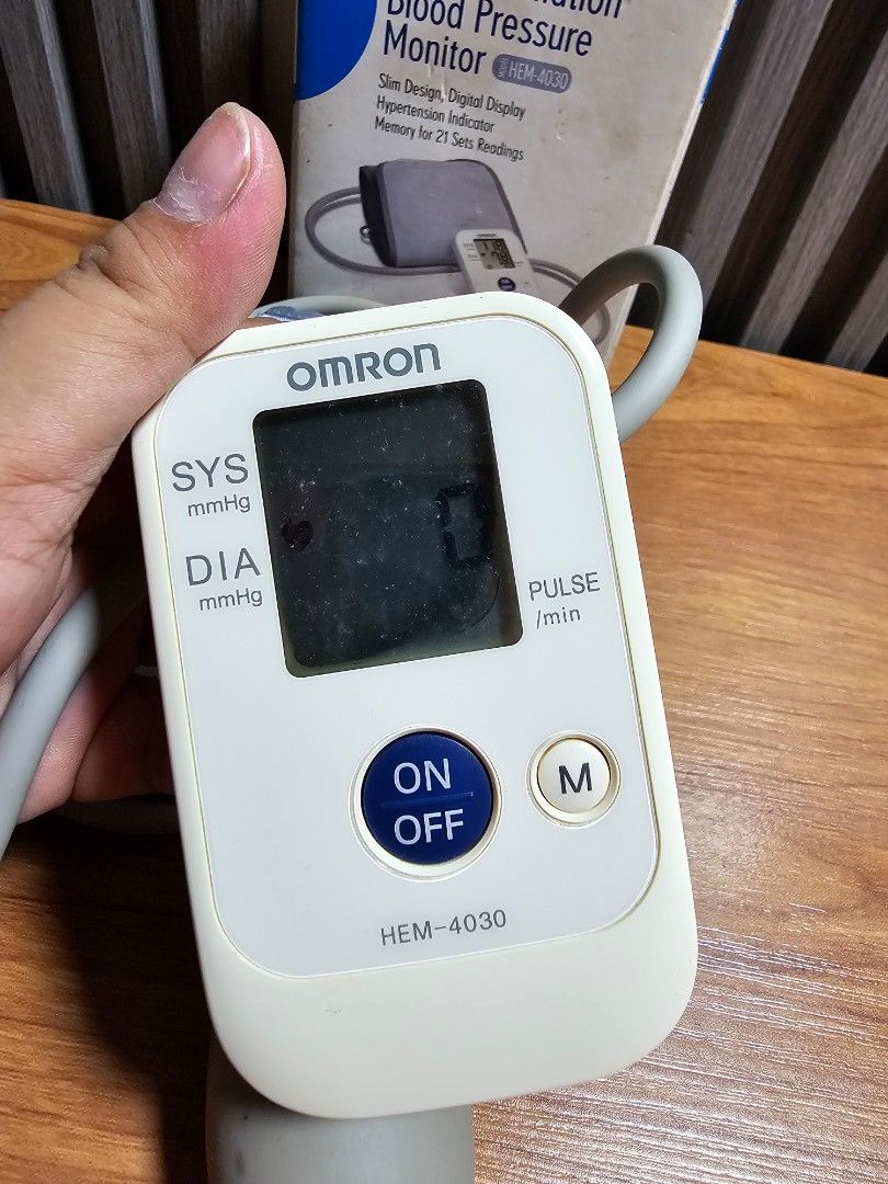 Omron Manual Inflation Blood Pressure Monitor HEM-4030 (Category: Health Monitors & Weighing Scales) located in Manila. Submitted by mamaloverakkie (Listing ID 1439680476, Image 3). Description: ISSUE: Nagbleed po yung sa LCD nya po pero makikita pa din naman po yung result po batt operated po siya 2pcs. AAA - Omron HEM-4030 Blood Pressure Monitor - Includes monitor, cuff, and inflation bulb - Features an LCD screen - Displays systolic and diasto