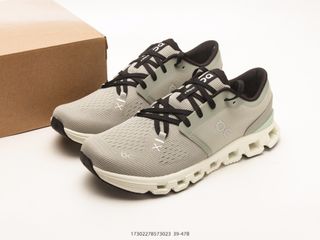 (Category: ) located in . Submitted by outlet_sneakers_shop (Listing ID 1439627949, Image 1). Description: .