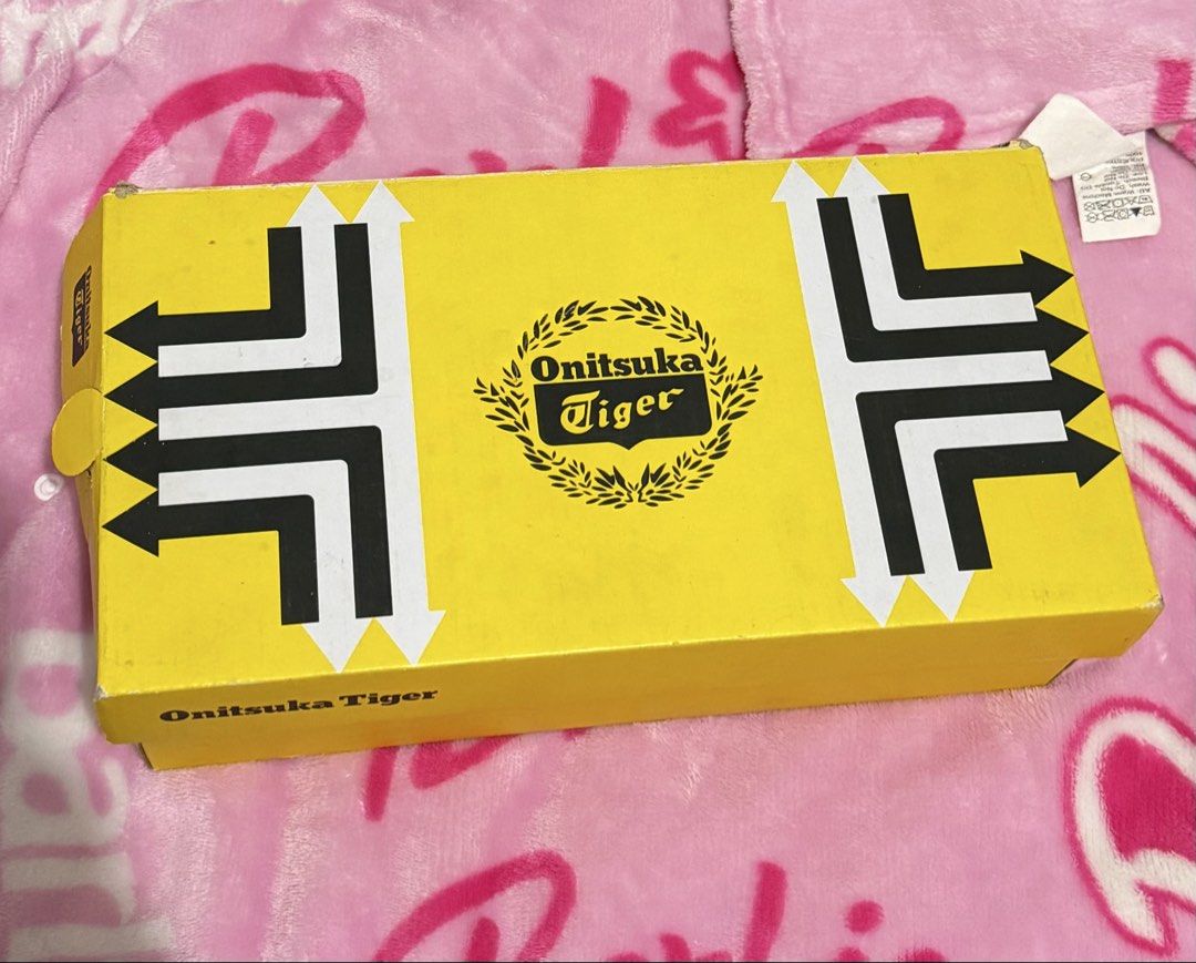 Onitsuka Tiger Mexico 66 SD Yellow/Black (Category: Sneakers) located in Angeles City. Submitted by fasteagle_575083 (Listing ID 1439625900, Image 1). Description: Bought it in Hong Kong - Onitsuka Tiger Mexico 66 SD - Color: Yellow and Black - Size: US 4.5 unisex / US women's 6 / EUR 37 / 23.0 cm - Includes original box Will give discount just pm me - Original packaging included Bought it 1290hkd.