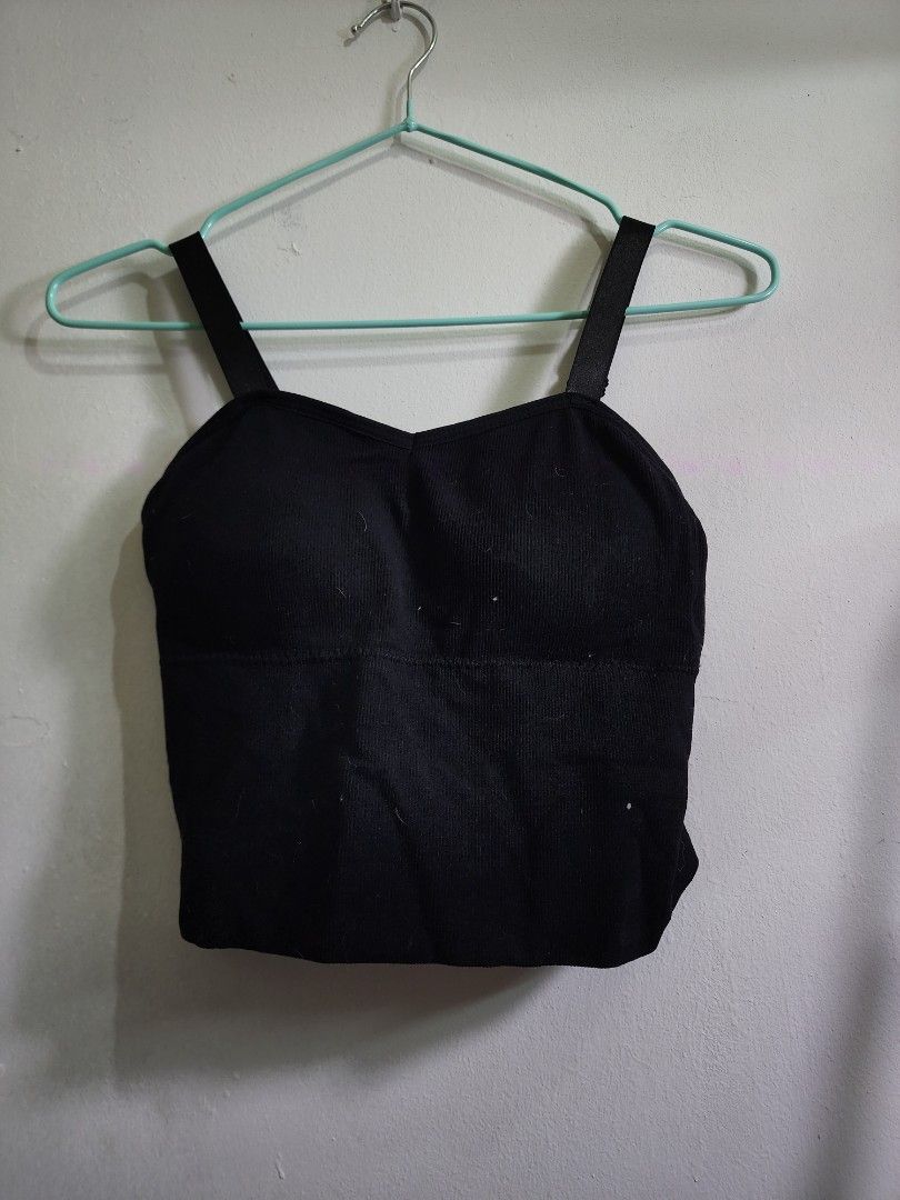 Padded Cropped Top (Category: Sleeveless) located in Singapore. Submitted by amazinne (Listing ID 1439799139, Image 1). Description: .