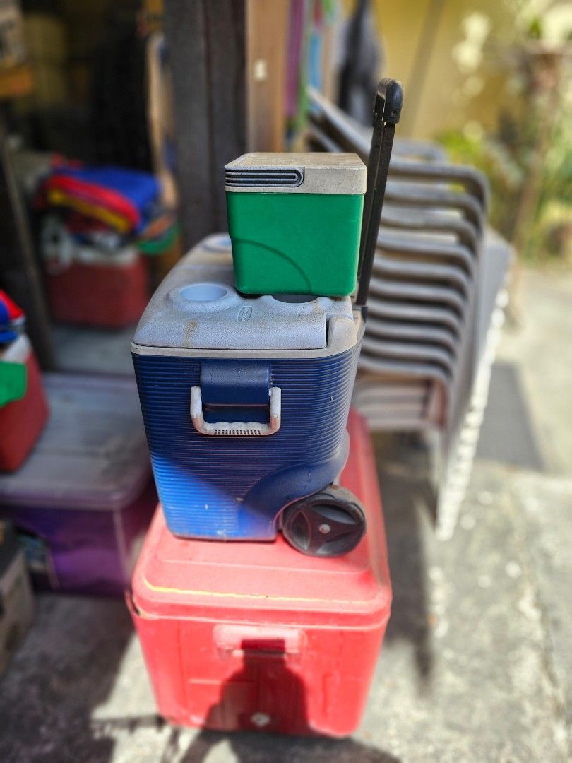 Pamigay Bundle Sale Rubbermaid igloo Cooler (Category: Other Kitchenware & Tableware) located in Quezon City. Submitted by sherockxx (Listing ID 1439702696, Image 1). Description: no longer using. On hand and ready to ship plus fees. just needs cleaning..