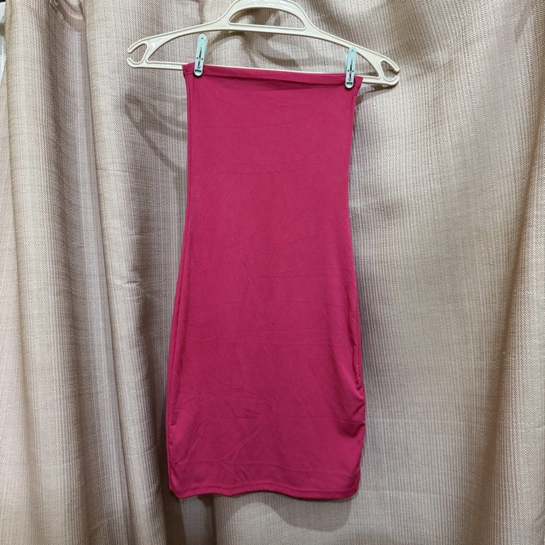 Pink Tube Dress (Category: Dresses) located in Manila. Submitted by miss.v.declutter (Listing ID 1439769341, Image 1). Description: - Vibrant pink tube dress - Bodycon fit - Made of stretchy material .