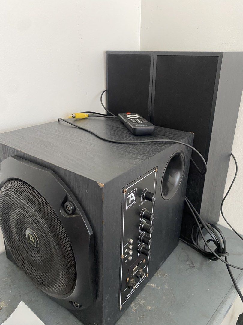 Platinum Junior 2 (Category: Soundbars, Speakers & Amplifiers) located in Quezon City. Submitted by ellamsvargas (Listing ID 1439696171, Image 3). Description: For sale Platinum Junior 2 with Free Mic and songbook vol 24 ₱2,500 Almost 4x lang nagamit. 🙂 Speaker ₱1,500 Bundle: ₱3,800.
