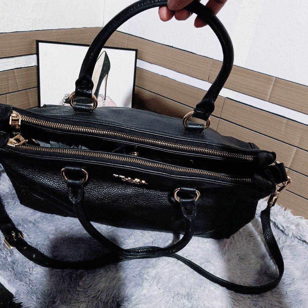 PRADA MILANO BLACK LEATHER 2WAY BAG (Category: Shoulder Bags) located in Manila. Submitted by mom.0f.2 (Listing ID 1439780354, Image 2). Description: Pls. see pics for details.. PRELOVED BUT WELL LOVED. Pls. manage your expeactation since this is not brandnew. All details are posted, pls check .. ITEM IS ON HAND AND READY TO SHIP ONCE SETTLED. NO COD,G- CASH PAYMENT ONLY. COD SHIPPING FEE. IF IFNTERESTED, KINDLY DROP A MESSAGE. TYSMMMMM & GODBLES