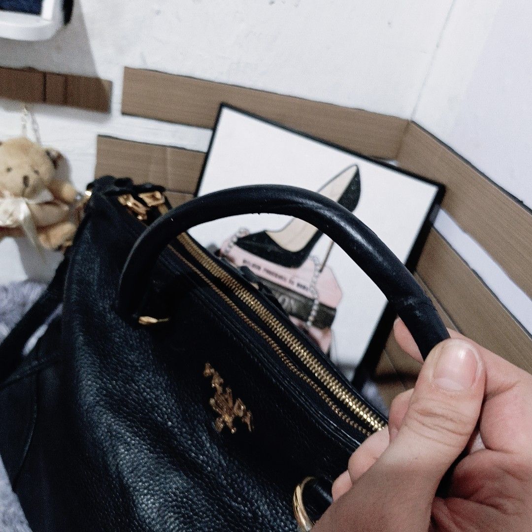 PRADA MILANO BLACK LEATHER 2WAY BAG (Category: Shoulder Bags) located in Manila. Submitted by mom.0f.2 (Listing ID 1439780354, Image 3). Description: Pls. see pics for details.. PRELOVED BUT WELL LOVED. Pls. manage your expeactation since this is not brandnew. All details are posted, pls check .. ITEM IS ON HAND AND READY TO SHIP ONCE SETTLED. NO COD,G- CASH PAYMENT ONLY. COD SHIPPING FEE. IF IFNTERESTED, KINDLY DROP A MESSAGE. TYSMMMMM & GODBLES