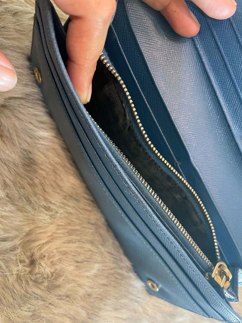 Prada Saffiano Leather Wallet (Category: Luxury Bags & Wallets) located in Plaridel. Submitted by collectors_blocc (Listing ID 1439610295, Image 3). Description: .